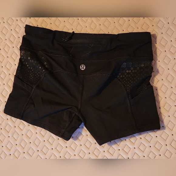 Lululemon shorts - Size 6 - Picture 2 of 4